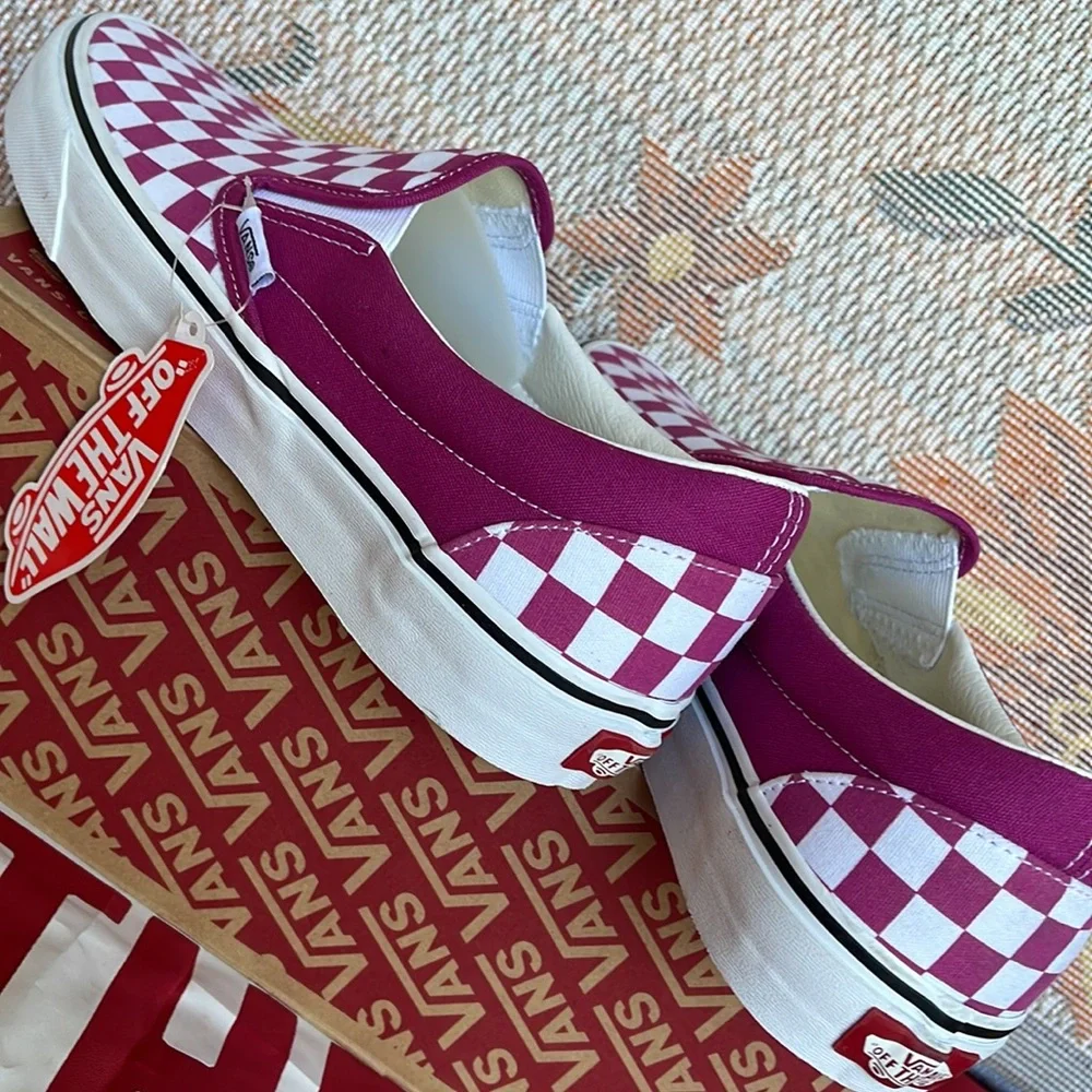Vans Classic Slip-0n
(Checkerboard) Fuchsia Re VN000XG8AZY
Men’s Sneakers - Picture 15 of 16